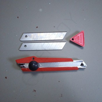 NT Cutter L-500 Marka 2 Yedek Bıçaklı Falçata